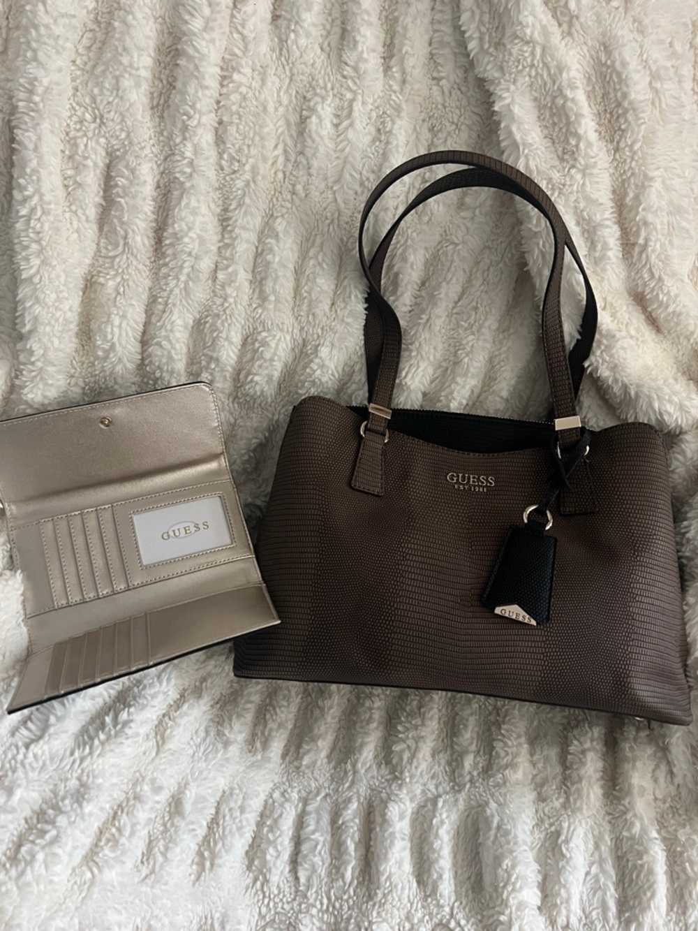 NWT GUESS Textured Purse and Wallet Set - Picture 3 of 14